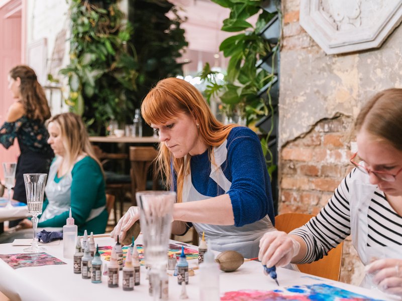 Zážitkové abstraktní malování lihovými inkousty