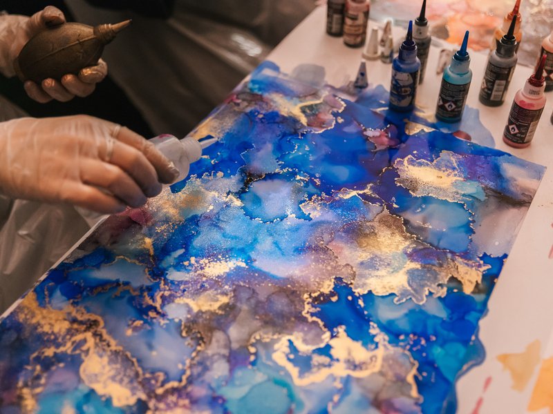 Zážitkové abstraktní malování lihovými inkousty