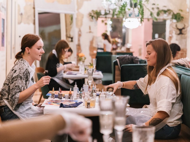 Zážitkové abstraktní malování lihovými inkousty