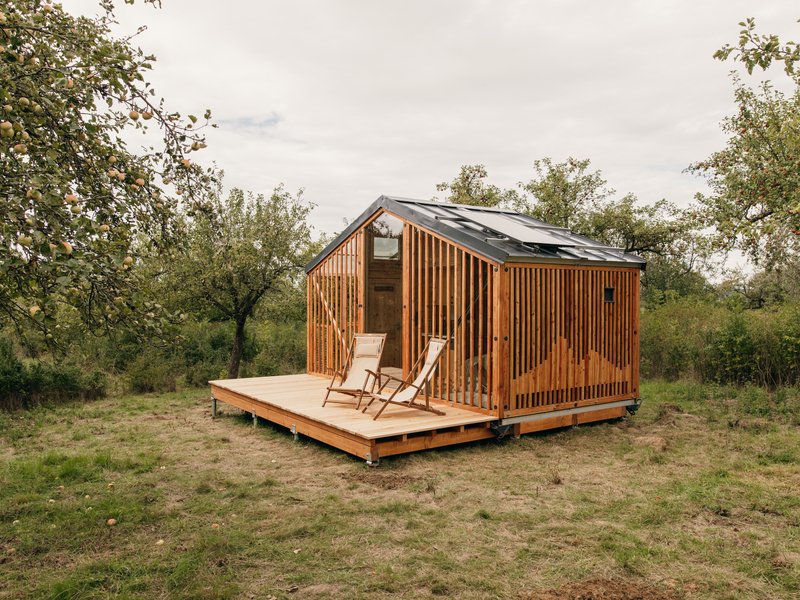 Klidný glamping pro dva mezi jabloněmi