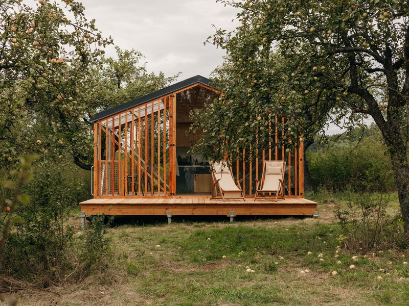 Klidný glamping pro dva mezi jabloněmi