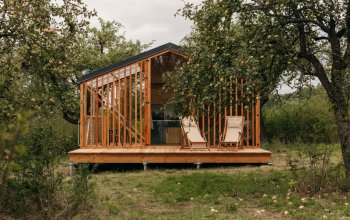 Klidný glamping pro dva mezi jabloněmi