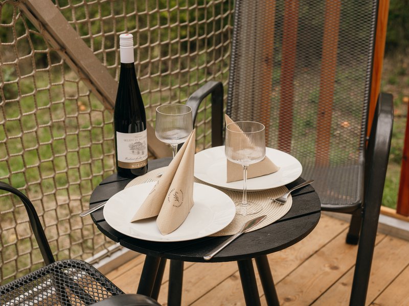 Klidný glamping pro dva mezi jabloněmi