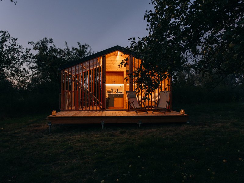 Klidný glamping pro dva mezi jabloněmi