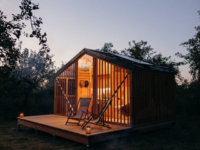 Klidný glamping pro dva mezi jabloněmi