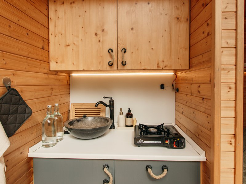 Klidný glamping pro dva mezi jabloněmi