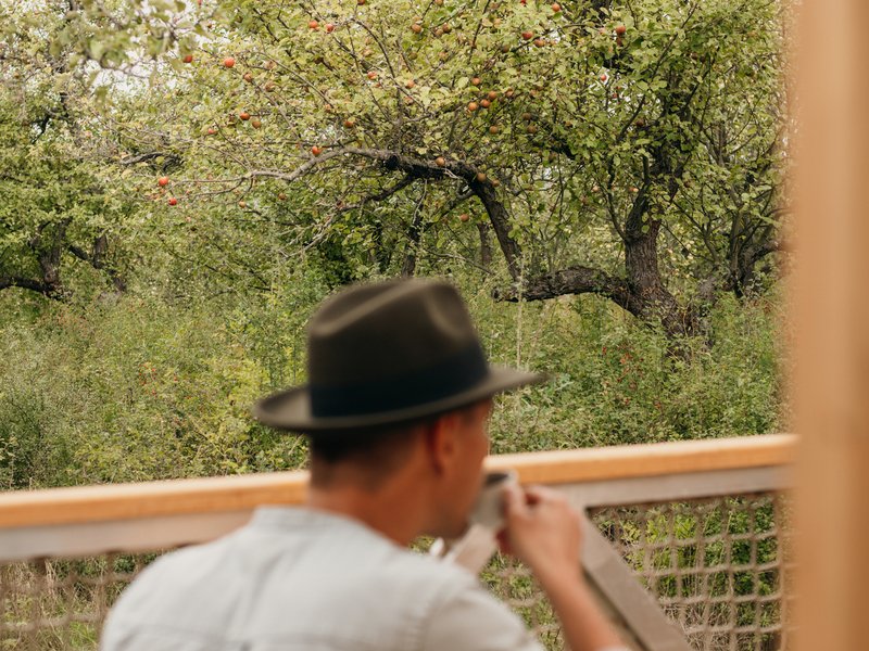 Klidný glamping pro dva mezi jabloněmi