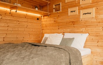 Klidný glamping pro dva mezi jabloněmi