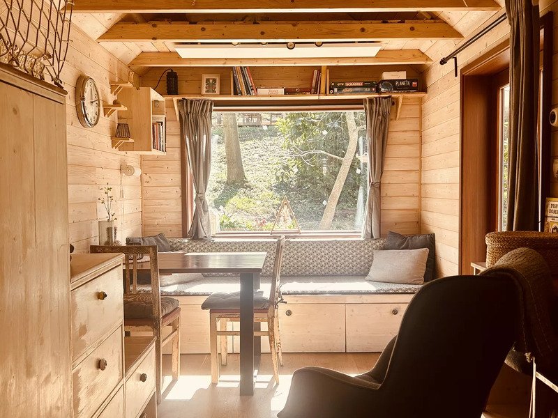 Tiny house mezi stromy v Jizerských horách