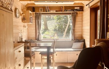 Tiny house mezi stromy v Jizerských horách