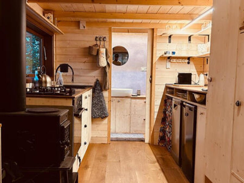 Tiny house mezi stromy v Jizerských horách