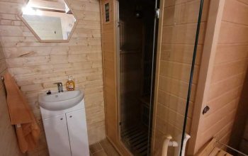 Apiterapie: Včelí terapie v sauně, masáž a relaxace na úlech