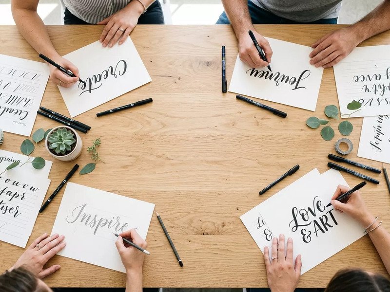 Workshop moderní kaligrafie: Kreativní odpočinek v Praze