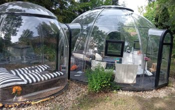 Noc pod hvězdami v průhledné bublině nedaleko Prahy
