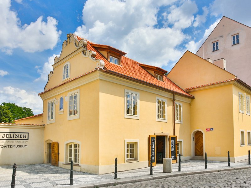 Jedinečné ubytování na Malé Straně s degustačním zážitkem