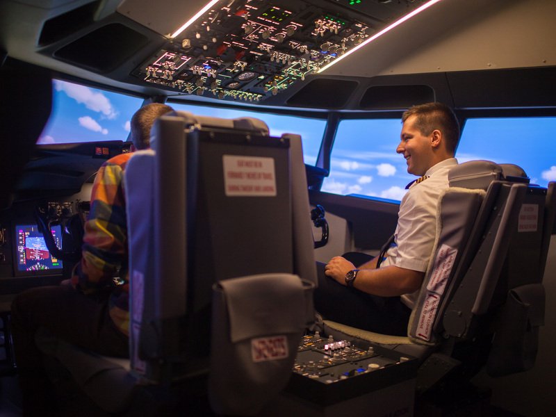 Pilotování simulátoru Boeing 737 NG