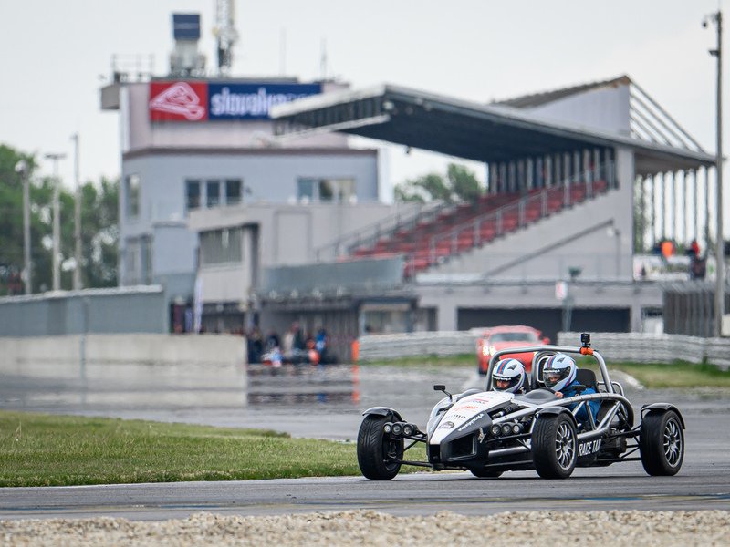 Jízda na okruhu v Ariel Atom