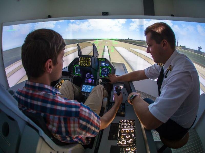 Letecký simulátor stíhačky F16