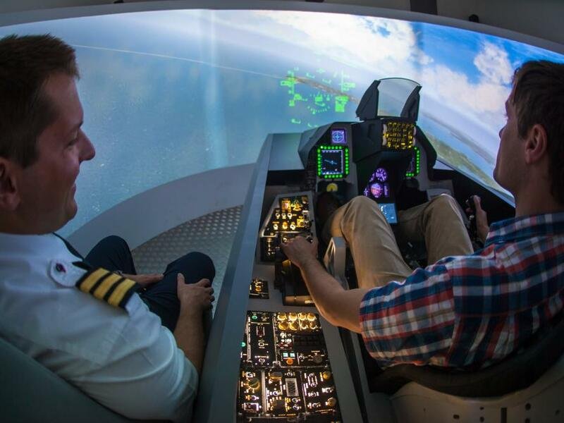 Letecký simulátor stíhačky F16