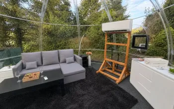 Noc pod hvězdami v průhledné bublině u Prahy