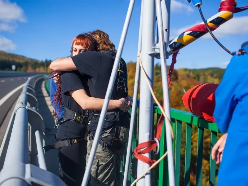 Bungee jumping z nejvyššího mostu ČR