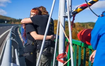 Bungee jumping z nejvyššího mostu ČR