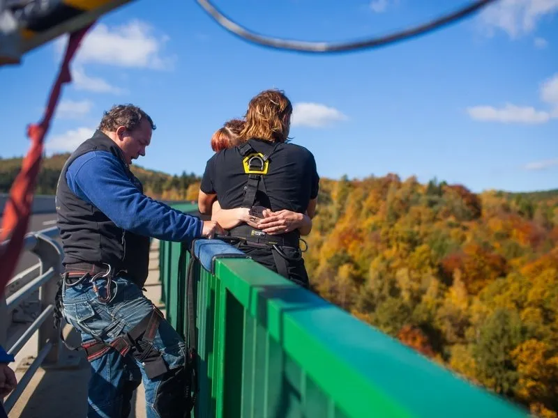 Bungee jumping z nejvyššího mostu ČR