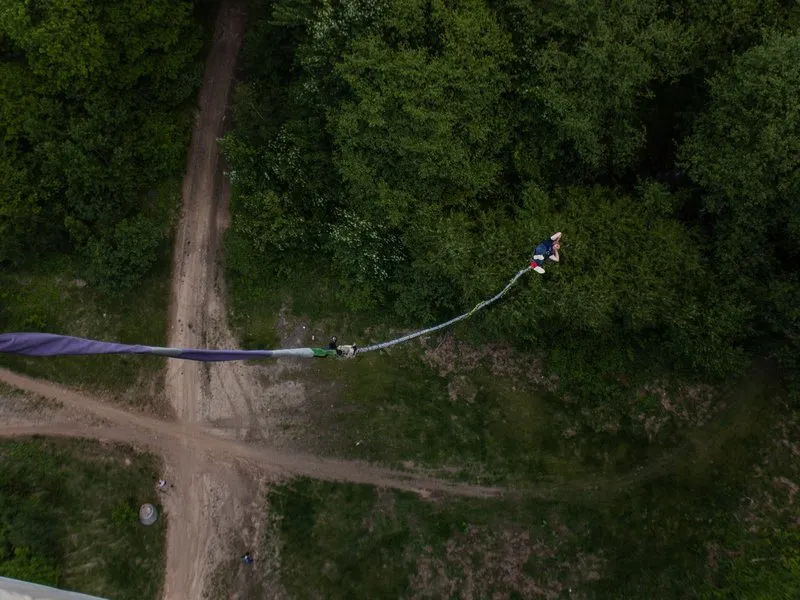 Bungee jumping z nejvyššího mostu ČR
