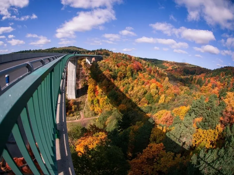 Bungee jumping z nejvyššího mostu ČR