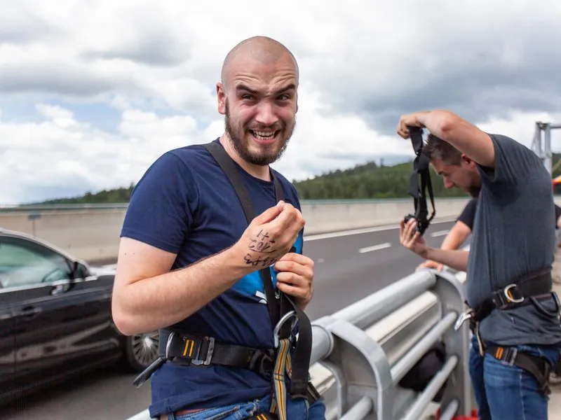 Bungee jumping z nejvyššího mostu ČR