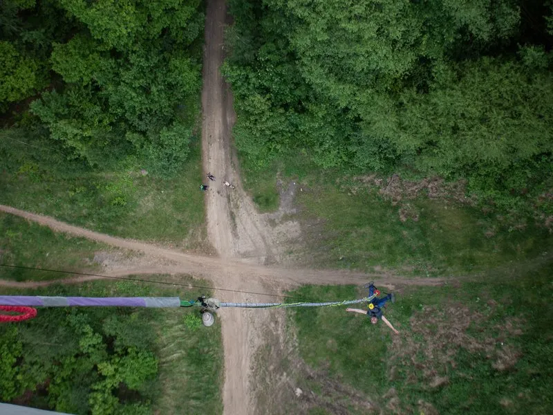 Bungee jumping z nejvyššího mostu ČR