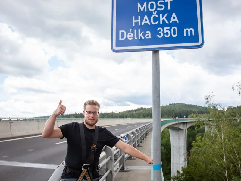 Bungee jumping z nejvyššího mostu ČR
