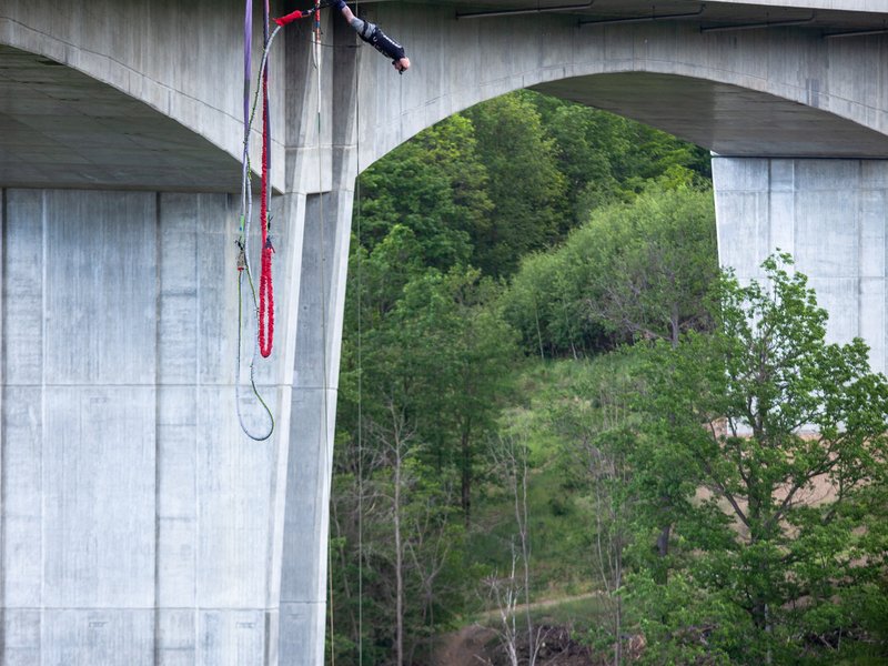 Bungee jumping z nejvyššího mostu ČR