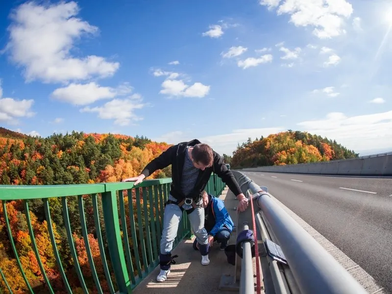 Bungee jumping z nejvyššího mostu ČR