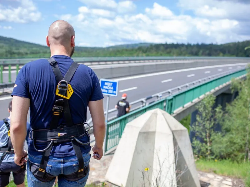 Bungee jumping z nejvyššího mostu ČR