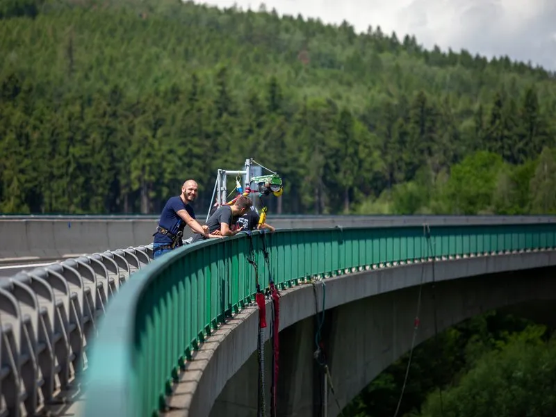 Bungee jumping z nejvyššího mostu ČR
