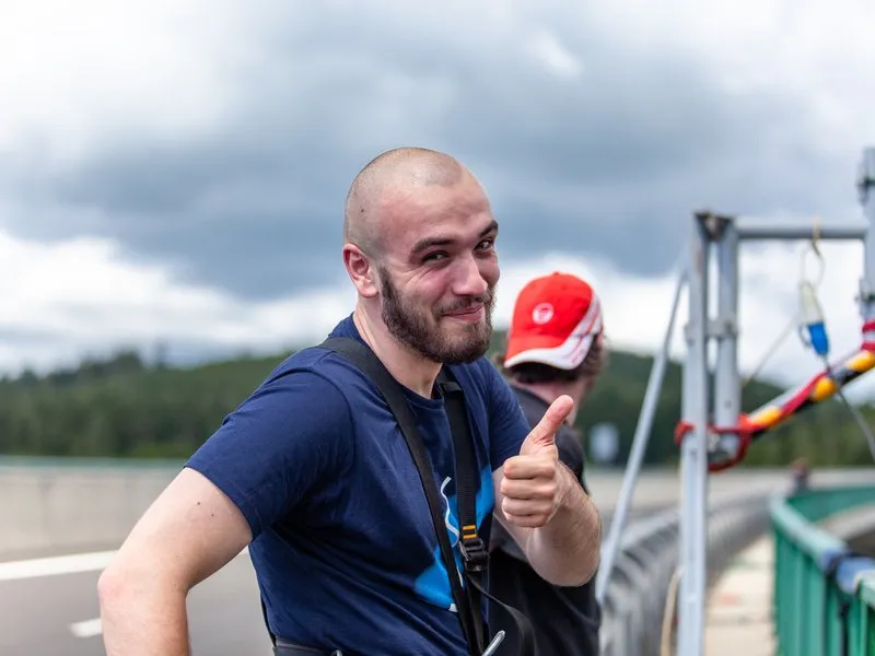 Bungee jumping z nejvyššího mostu ČR