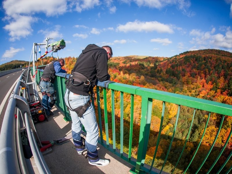 Bungee jumping z nejvyššího mostu ČR