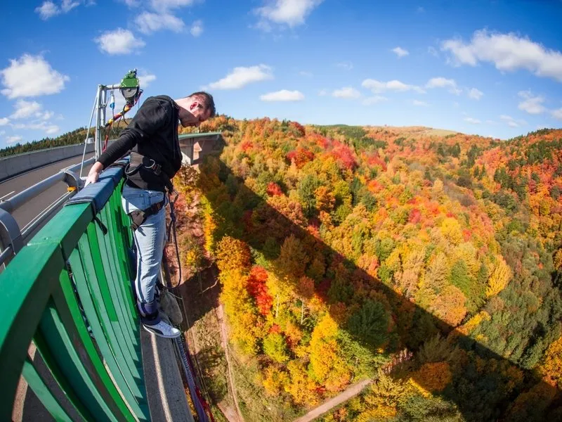 Bungee jumping z nejvyššího mostu ČR