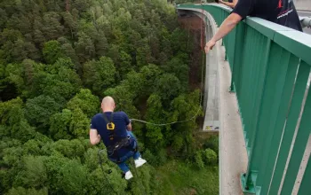 Chomutov: Bungee jumping na Kienově houpačce – dárek a zážitek