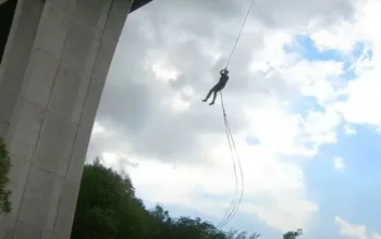 Chomutov: Bungee jumping na Kienově houpačce