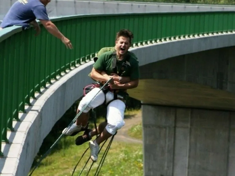 Chomutov: Bungee jumping na Kienově houpačce