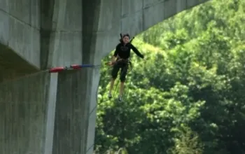 Chomutov: Bungee jumping na Kienově houpačce