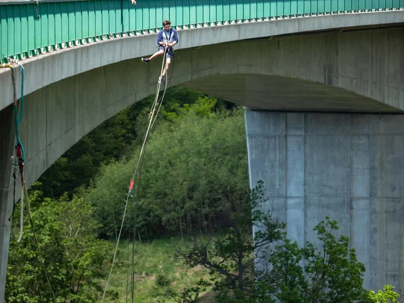 Chomutov: Bungee jumping na Kienově houpačce