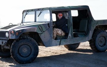 Řízení legendárního vozu Humvee