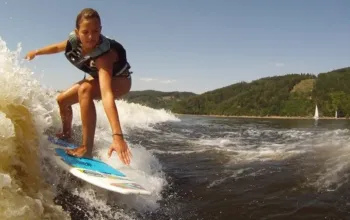 Wakesurfing