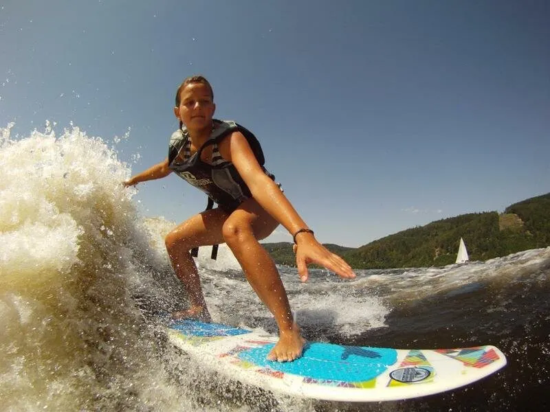 Wakesurfing
