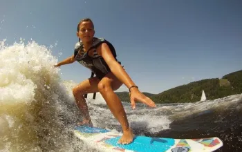 Wakesurfing