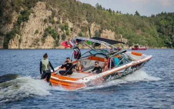Wakesurfing