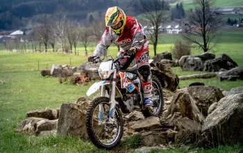 Motorky na trialové trati s mistrem ČR: Pardubický kraj